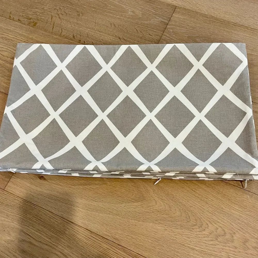 Serena & Lily Diamond Lumbar Pillow Cover in Gray NWOT